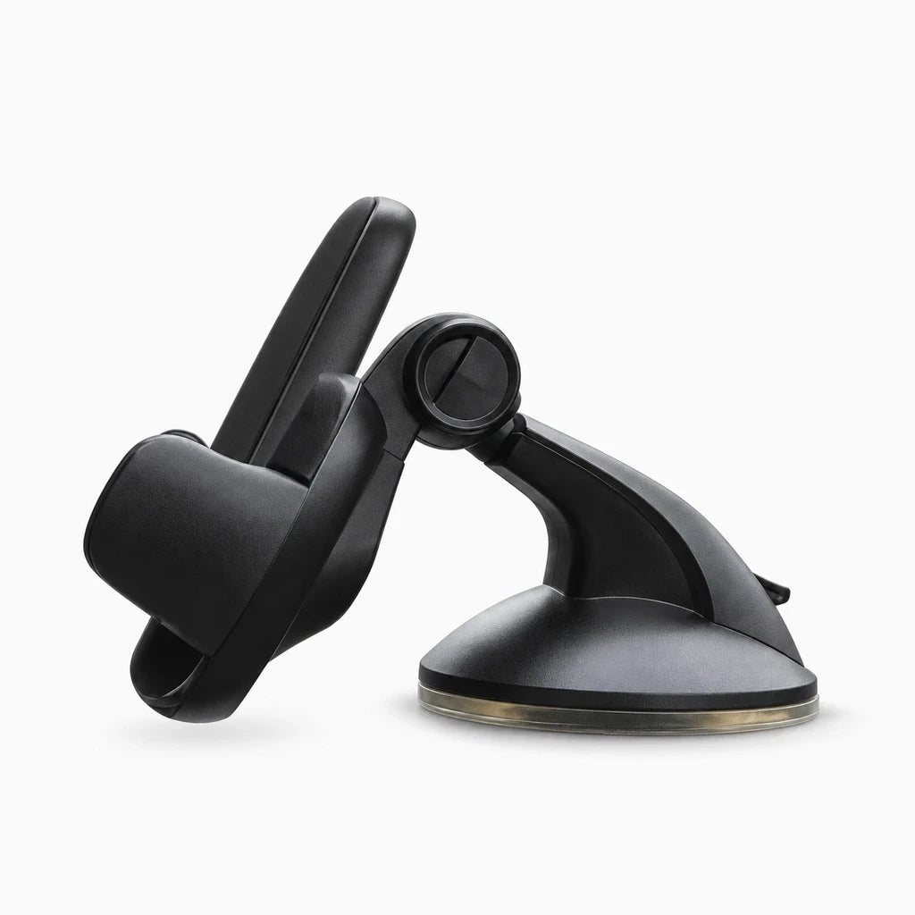 Accroche téléphone voiture fixée sur pare-brise avec smartphone en position verticale