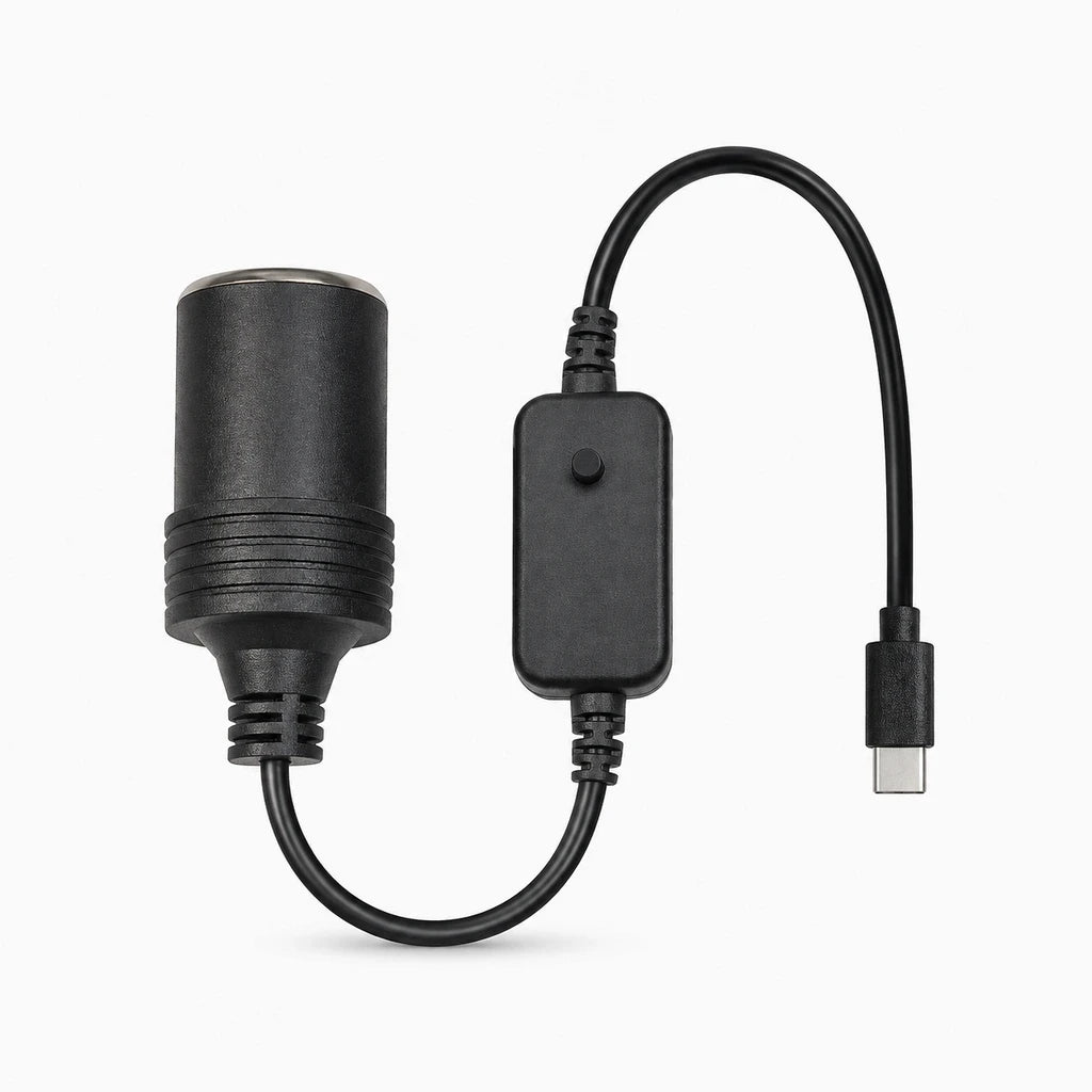 Adaptateur allume cigare USB noir branché sur prise 12V de véhicule avec port USB femelle