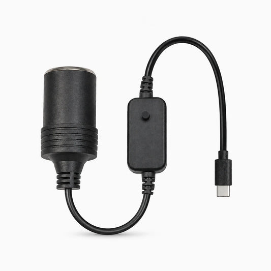 Adaptateur allume cigare USB noir branché sur prise 12V de véhicule avec port USB femelle