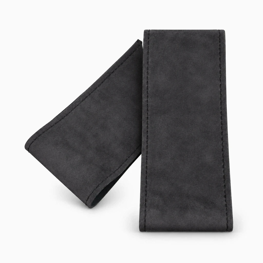 Détail du tissu suédé du couvre volant montrant la surface anti-glisse