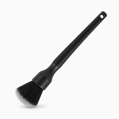 Brosse débosseleur accès zones délicates habitacle sans endommager surfaces plastiques