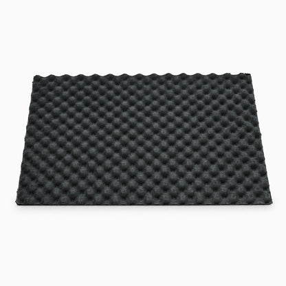 Isolant phonique posé sur surface intérieure d'habitacle pour limiter propagation sonore