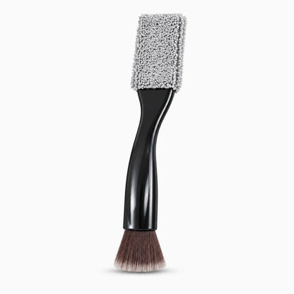 Brosse noire aux poils doux pour nettoyage voiture intérieur, idéale pour les grilles d'aération et fentes du tableau de bord