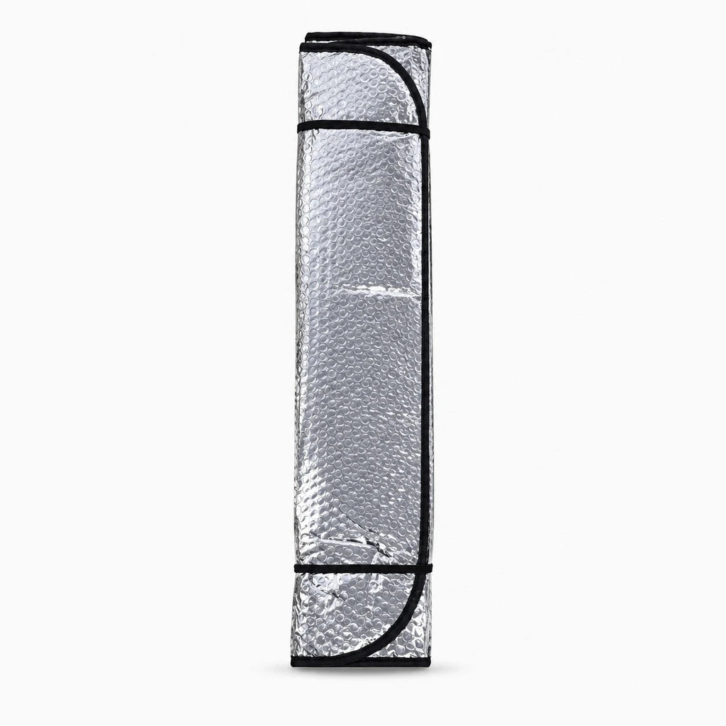 Pare-soleil voiture intérieur de 130 x 60 cm plié et prêt à ranger dans l'habitacle