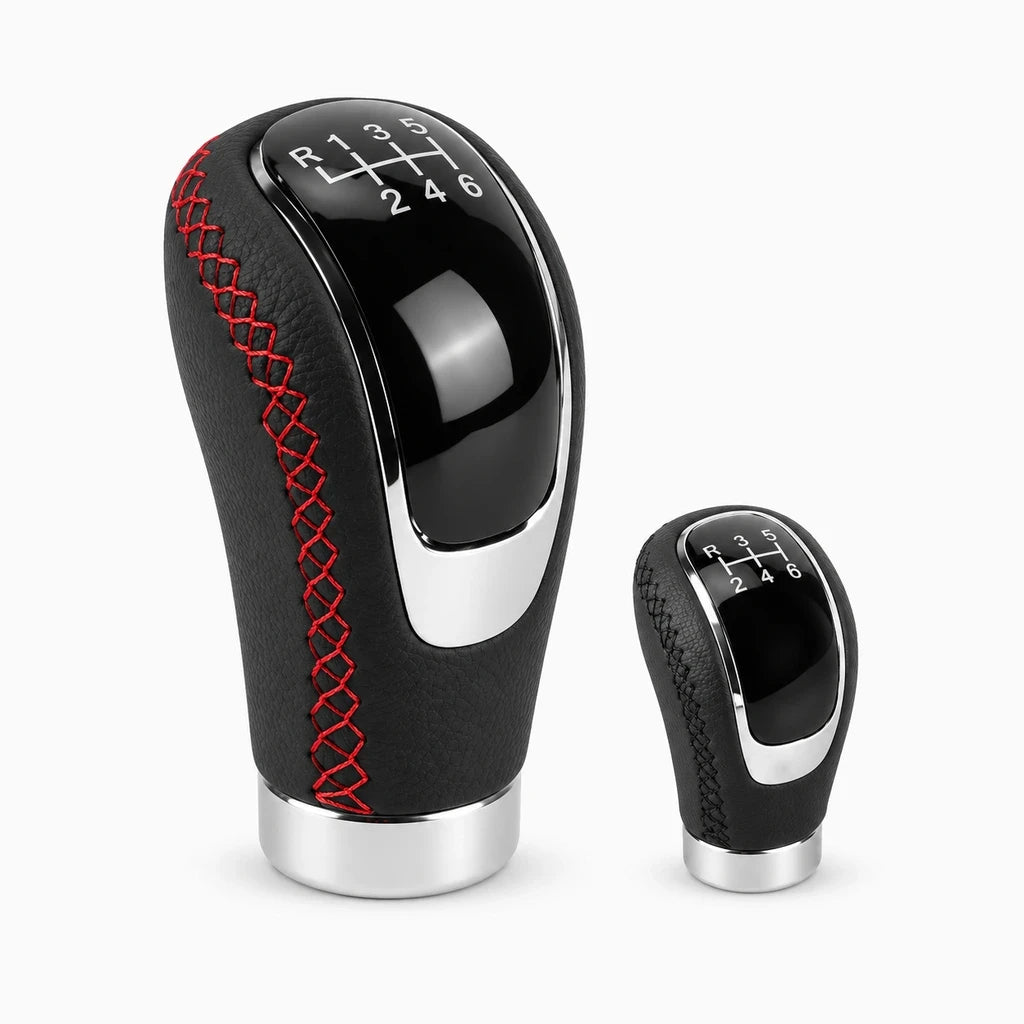 Pommeau de vitesse sport rouge ergonomique, détail de la surface cuir grain fin